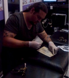tattoo training student at Skinart