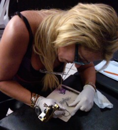 tattoo training student at Skinart